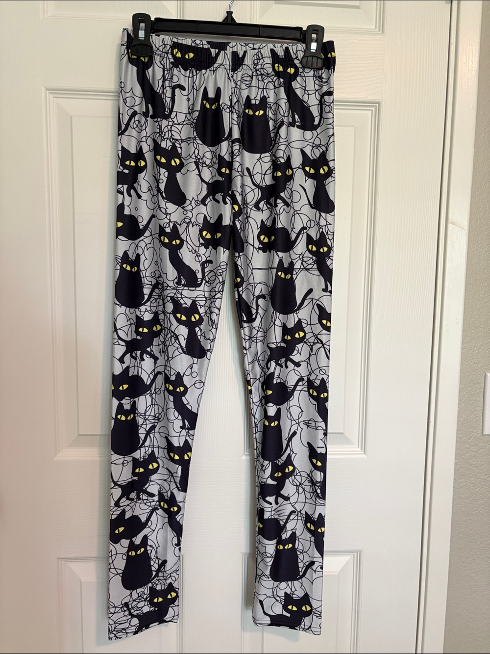 Women's Black Cat Print Leggings - Gray Background